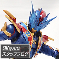 特設サイト [S.H.Figuarts スタッフブログ] 最新サンプル到着！覚醒する不屈の蒼龍！仮面ライダーグレートクローズ撮り下ろしレビュー