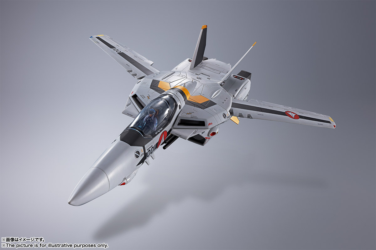 DX超合金 初回限定版VF-1Sバルキリー ロイ・フォッカースペシャル 01